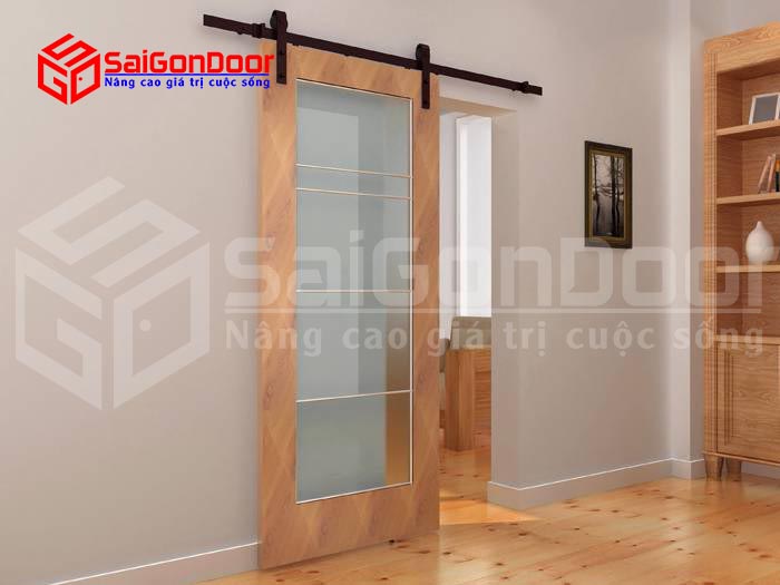 Một mẫu cửa gỗ nhà tắm với thiết kế dạng lùa trượt giúp tiết kiệm không gian